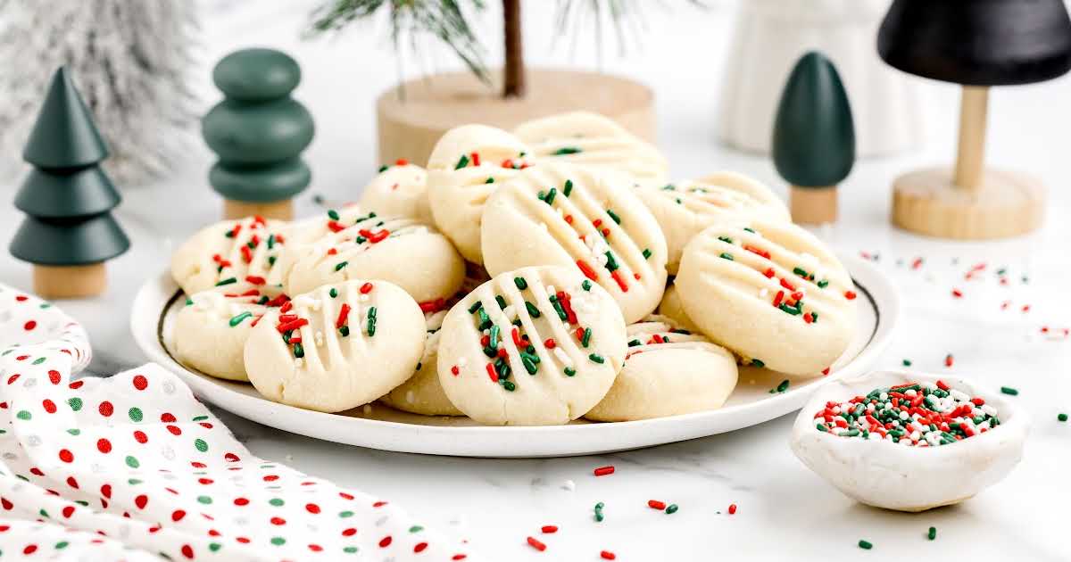 Christmas Shortbread Cookies - Pass the Dessert